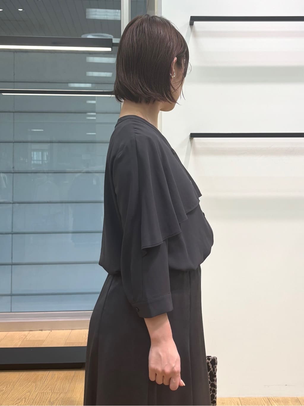 asamiさんの「INDIVI｜【羽織りとしても活躍！】ケープカラーブラウス」を使ったコーディネート