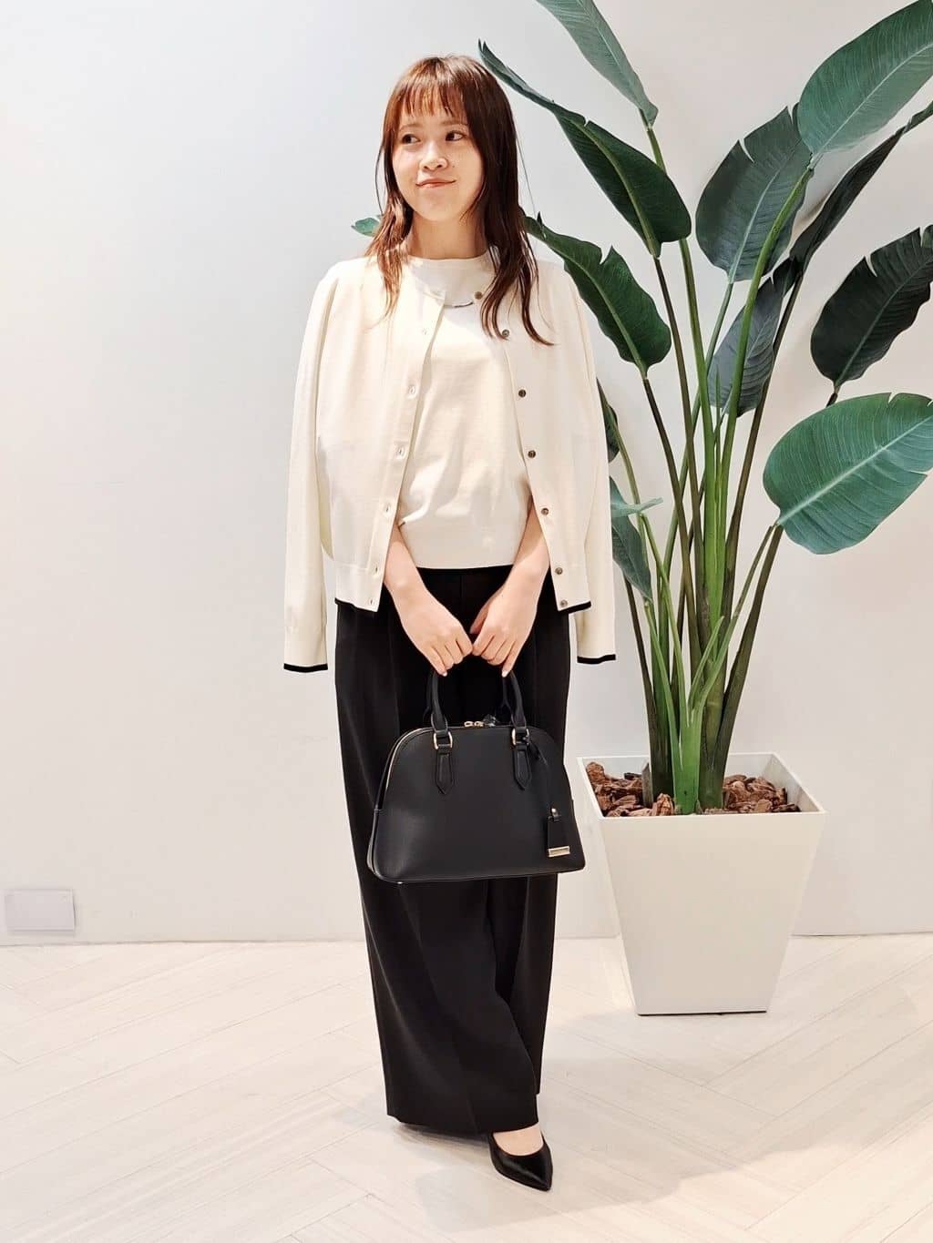 YuKaRiさんの「UNTITLED｜【アンサンブル可/薄手】ベーシッククルーネックカーディガン」を使ったコーディネート