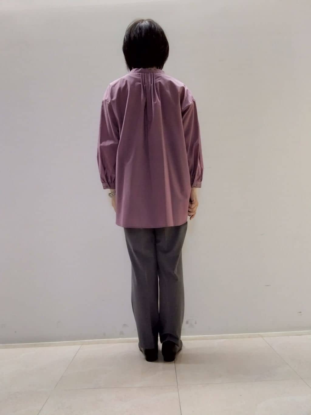 tokuさんの「Reflect｜【程よいゆとり感／体型カバー】ピンタックデザインシャンブレーブラウス」を使ったコーディネート