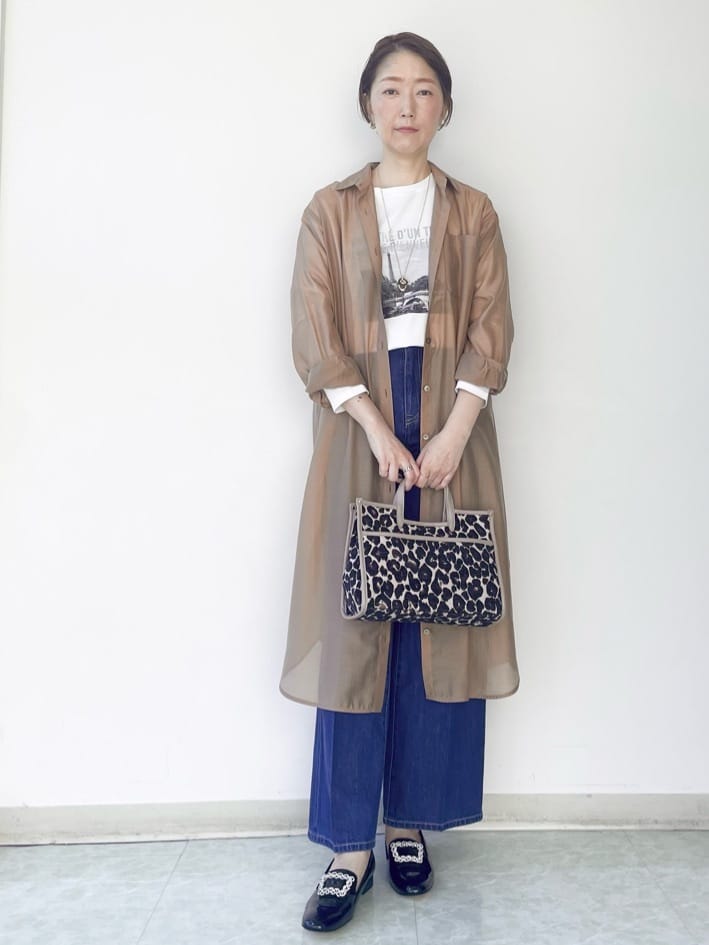 aliceさんの「UNTITLED｜【ニットと重ね着に/前開きボタン】シアーロングシャツ」を使ったコーディネート