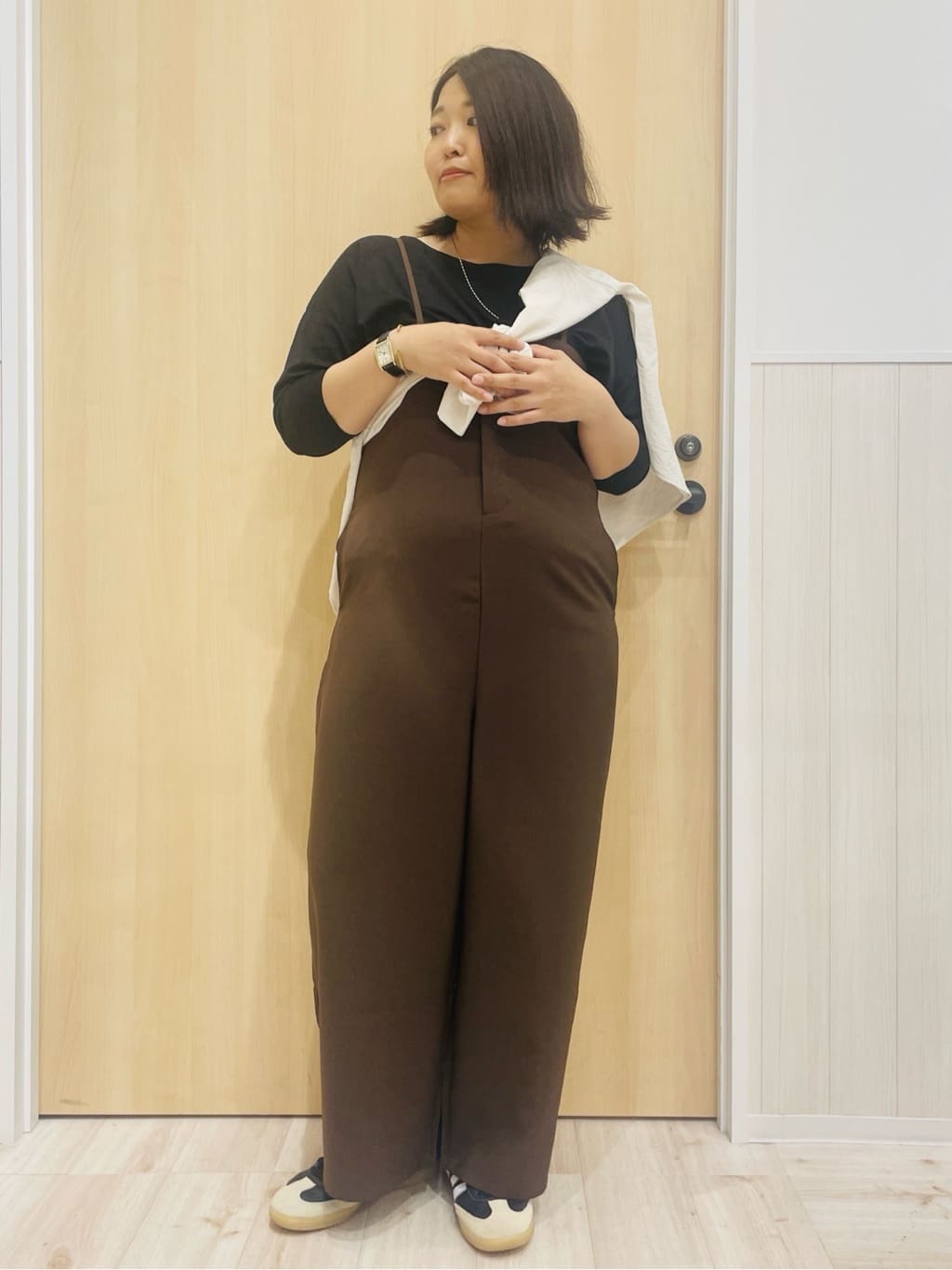 すーさんの「SHOO･LA･RUE｜【洗濯機可】羽織りにもなる ビックポケットVネックシャツ」を使ったコーディネート
