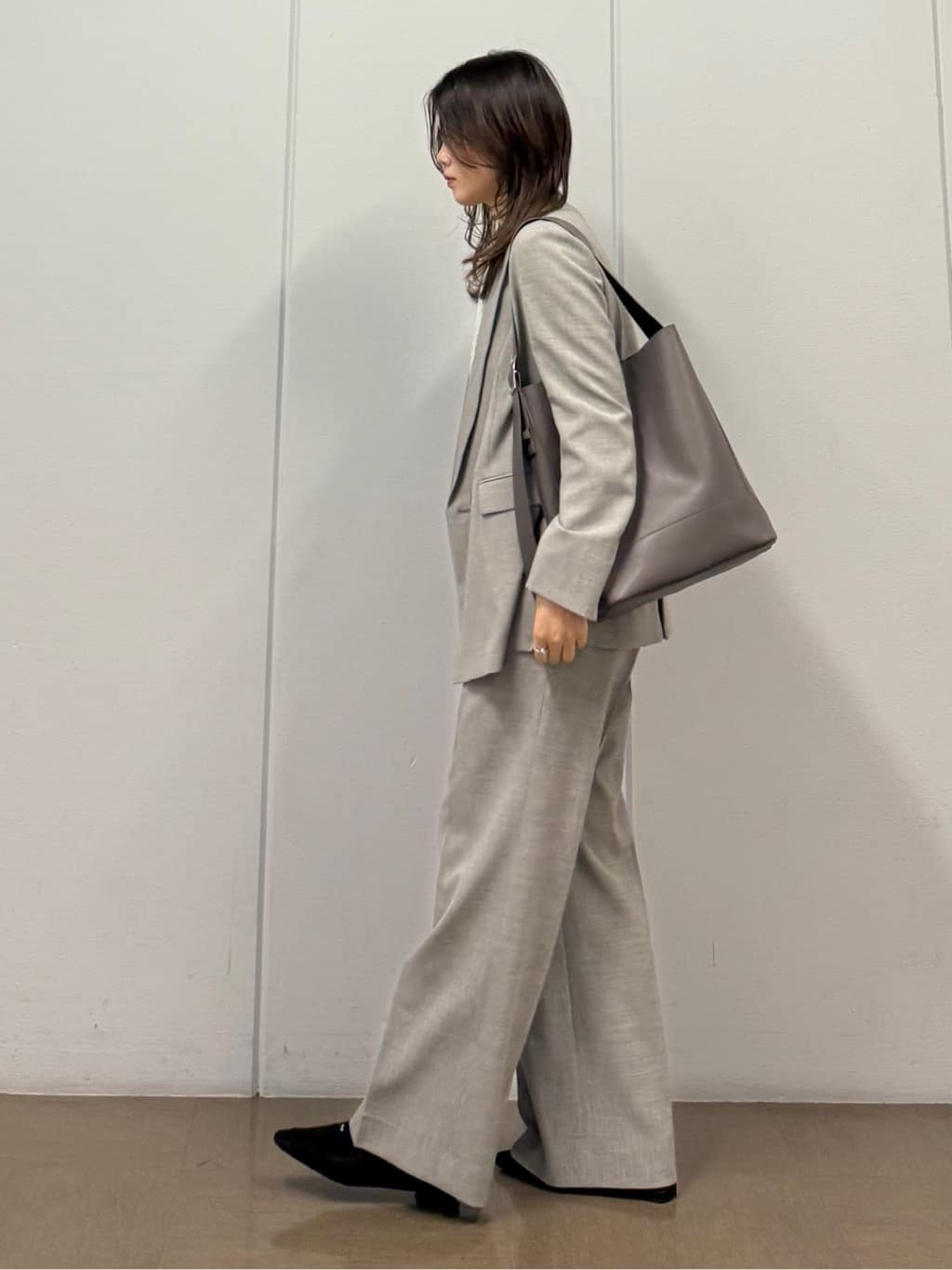 mizukiさんの「INDIVI｜【UVケア】モノグラム ボウタイデザインブラウス」を使ったコーディネート