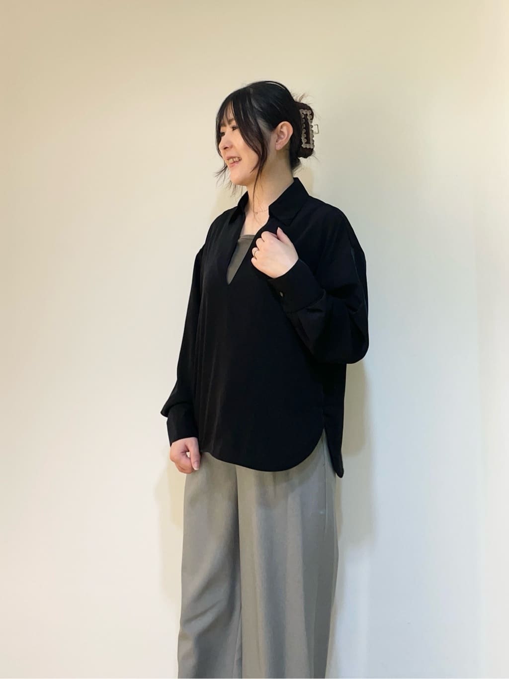 フナキさんの「UNTITLED｜【セットアップ可/スキッパー/ゆったり】リラクパウダーシャツ」を使ったコーディネート