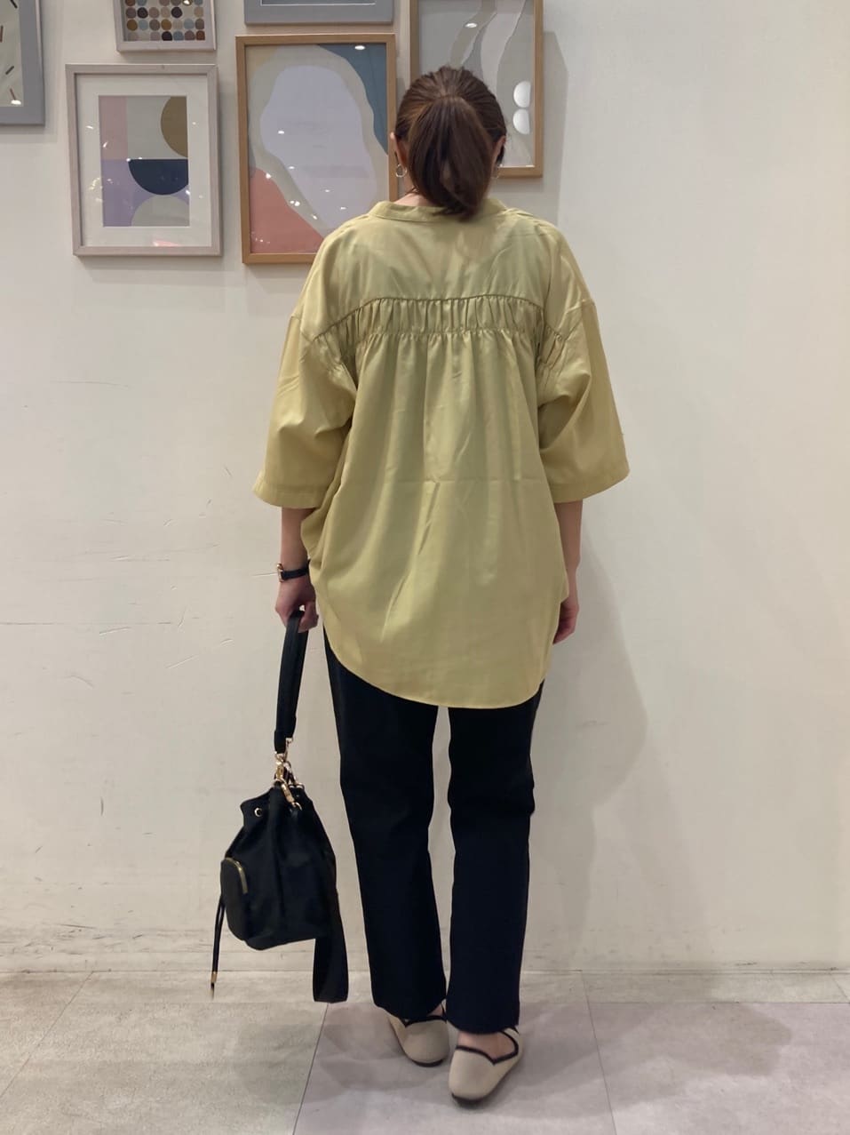 𝐂𝐡𝐢𝐢 &hearts;(ちー)さんの「SHOO･LA･RUE｜【S-LL/洗濯後しわになりにくい】バックギャザーがアクセント スッキパーブラウス」を使ったコーディネート
