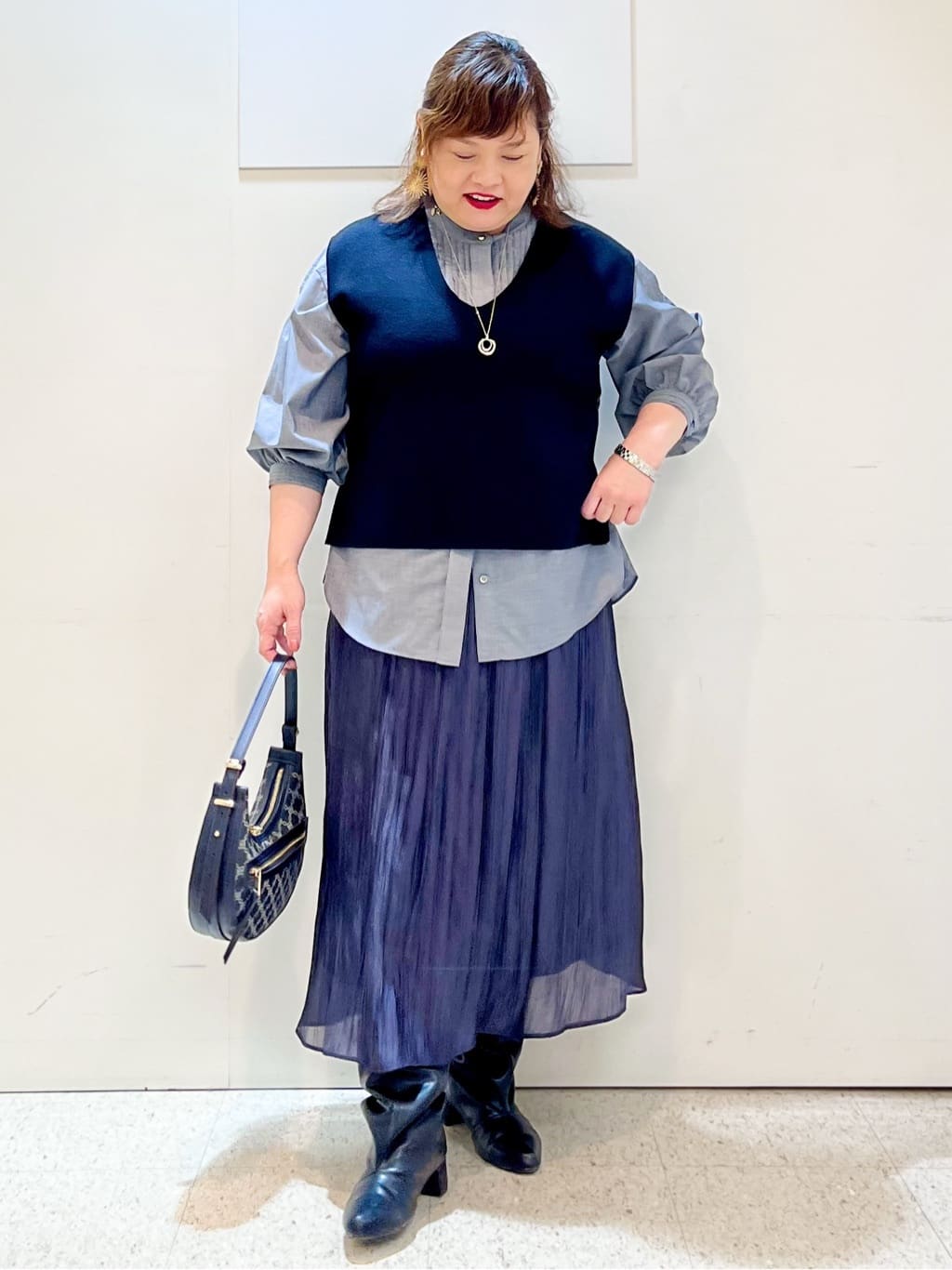 kimmyさんの「Reflect｜【程よいゆとり感／体型カバー】ピンタックデザインシャンブレーブラウス」を使ったコーディネート