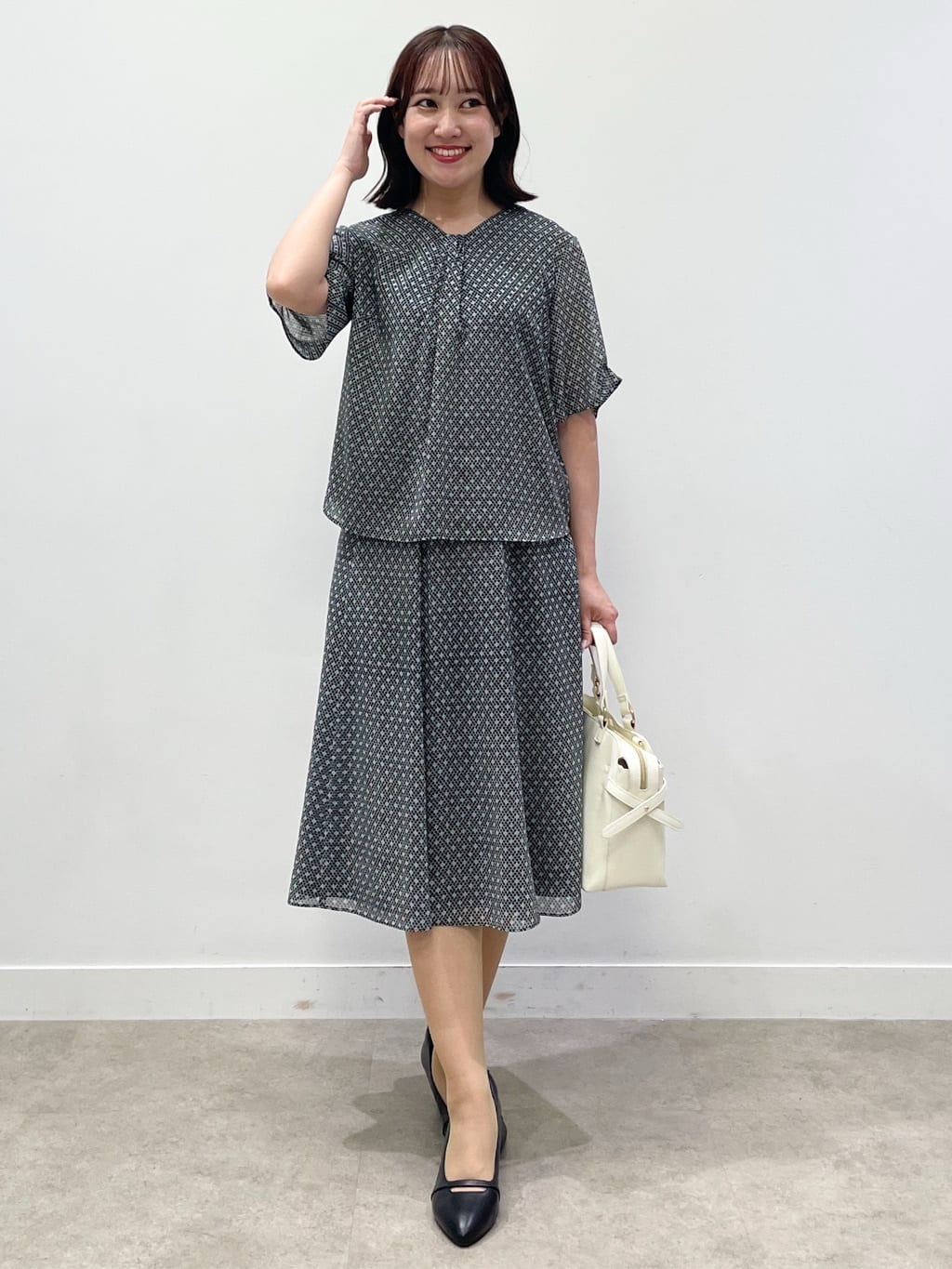 yukariさんの「Reflect｜【マシンウォッシュ可／セットアップ可】コツキ柄プリントブラウス」を使ったコーディネート