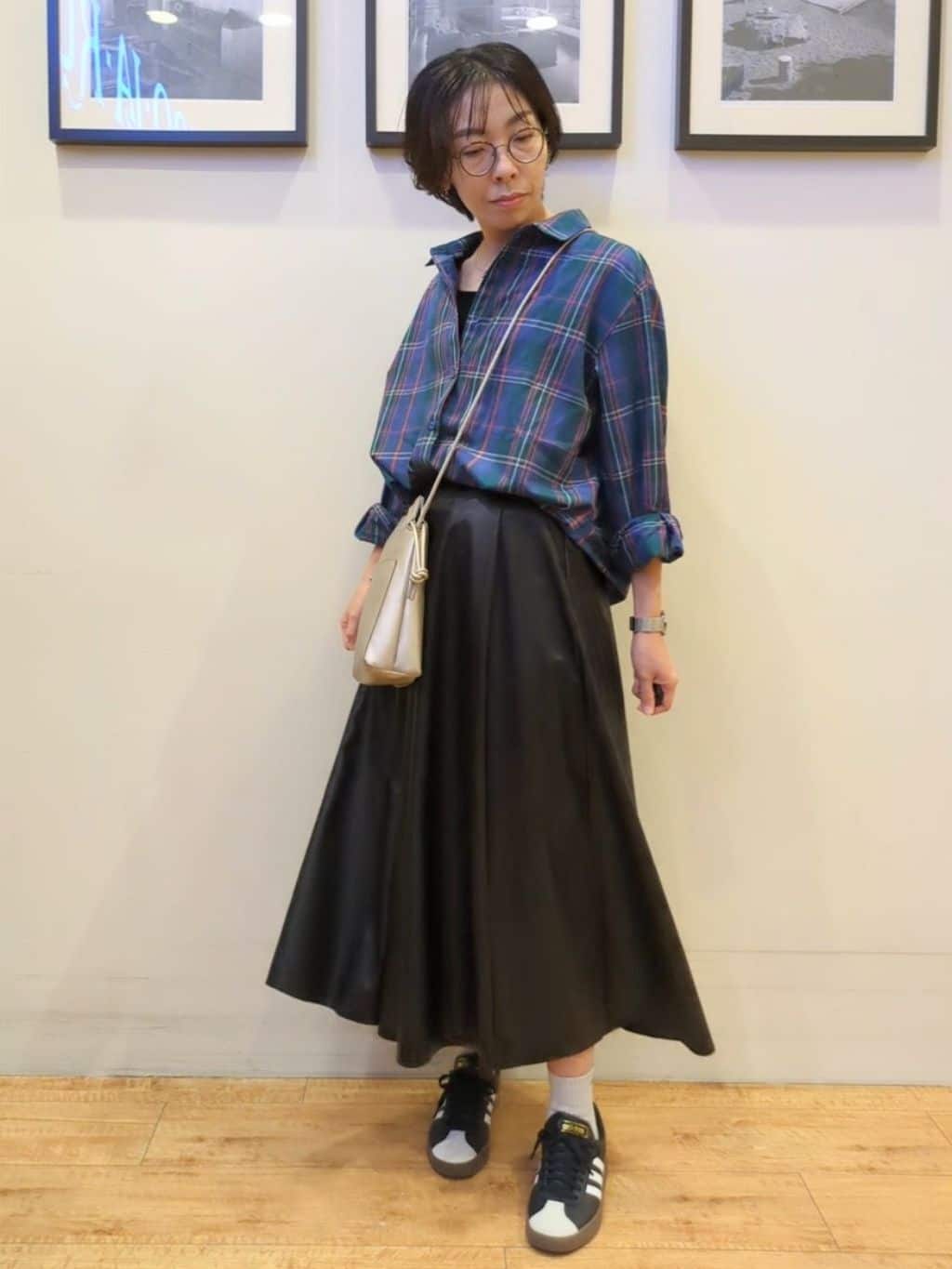 Akiさんの「SHOO･LA･RUE｜【洗濯機可/S-LL】程よい抜け感 大人のチェックシャツ」を使ったコーディネート