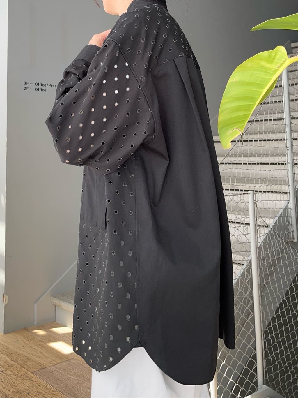 神野（jinno）さんの「TAKEO KIKUCHI｜ツイルオパールオーバーシャツ」を使ったコーディネート