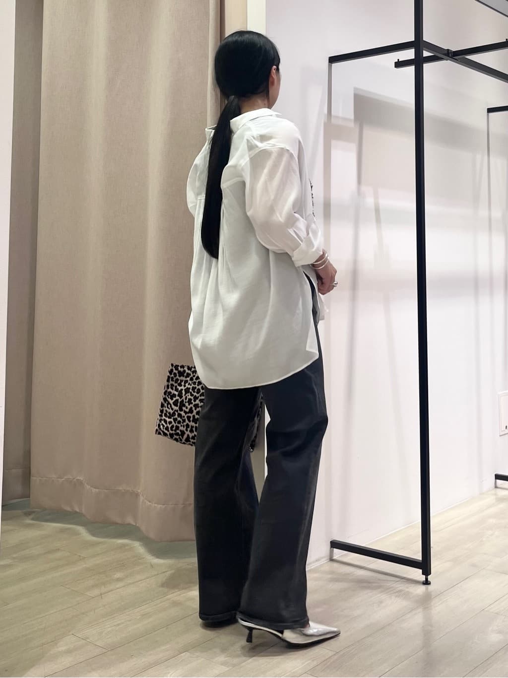 hasuさんの「INDIVI｜【体型カバー／清涼感】シアーオーバーシャツ」を使ったコーディネート