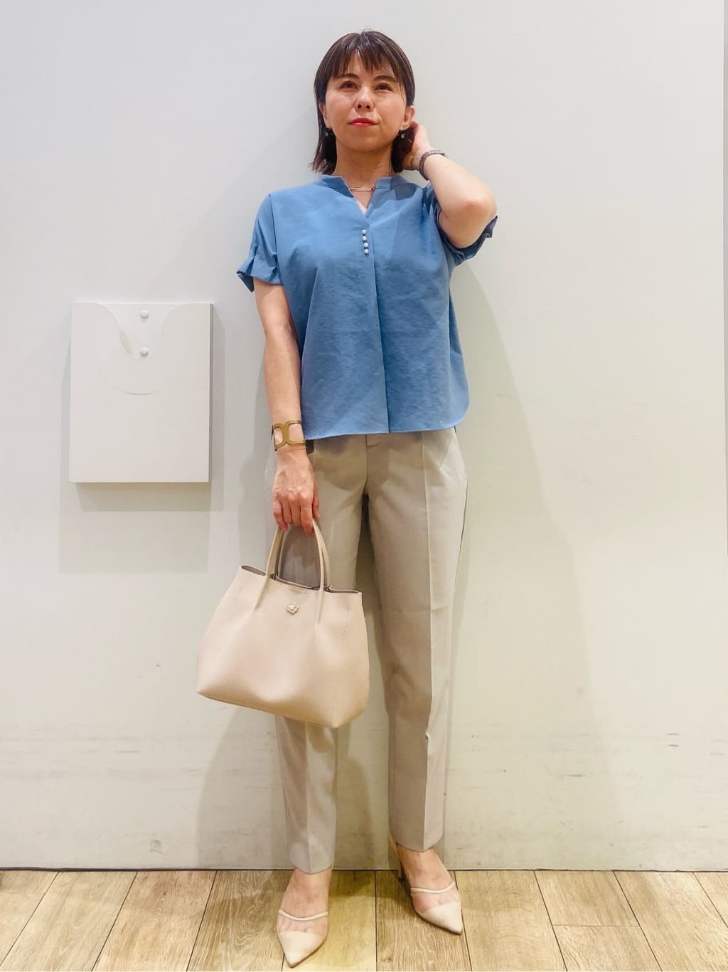 YUKOさんの「index｜ベルト付きストレッチテーパードパンツ／セットアップ可【洗濯機洗い可／吸水速乾／接触冷感】」を使ったコーディネート