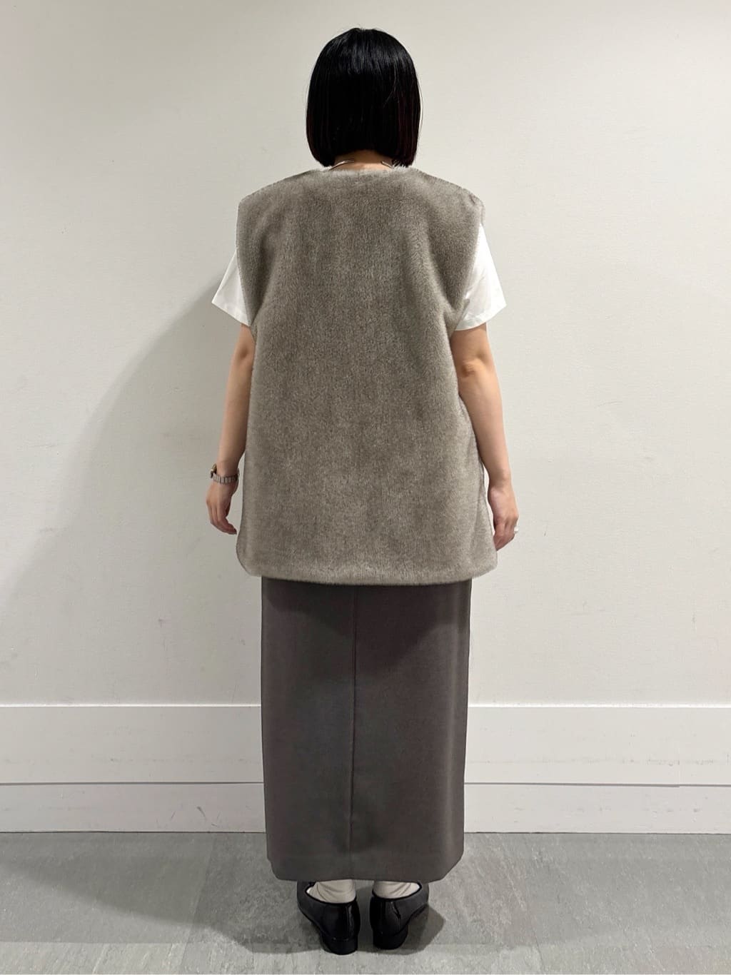 モエカさんの「UNTITLED｜【トレンド/ジレ】フェイクファーベスト」を使ったコーディネート