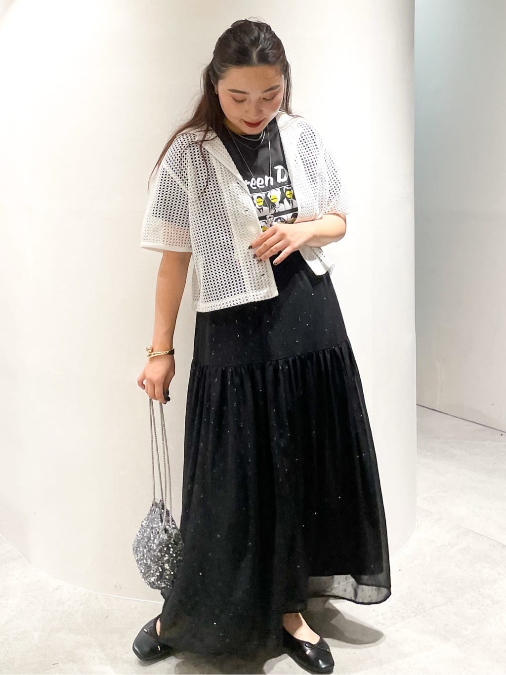 かりんさんの「OPAQUE.CLIP｜ロックTシャツ別注アソート【GREEN DAY／METALLICA／THE BEATLES】」を使ったコーディネート