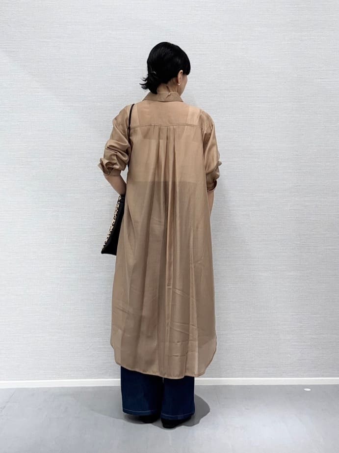 Yukoさんの「UNTITLED｜【ニットと重ね着に/前開きボタン】シアーロングシャツ」を使ったコーディネート