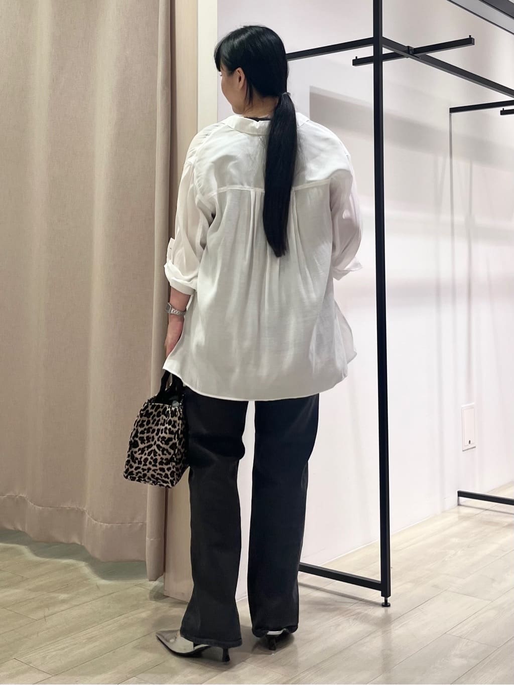 hasuさんの「INDIVI｜【体型カバー／清涼感】シアーオーバーシャツ」を使ったコーディネート