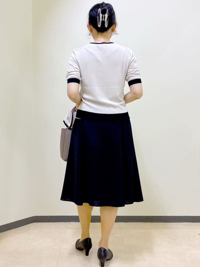  beni_gingerさんの「Reflect｜【WEB先行カラーあり／手洗い可／アンサンブル可】バイカラーカーディガン」を使ったコーディネート