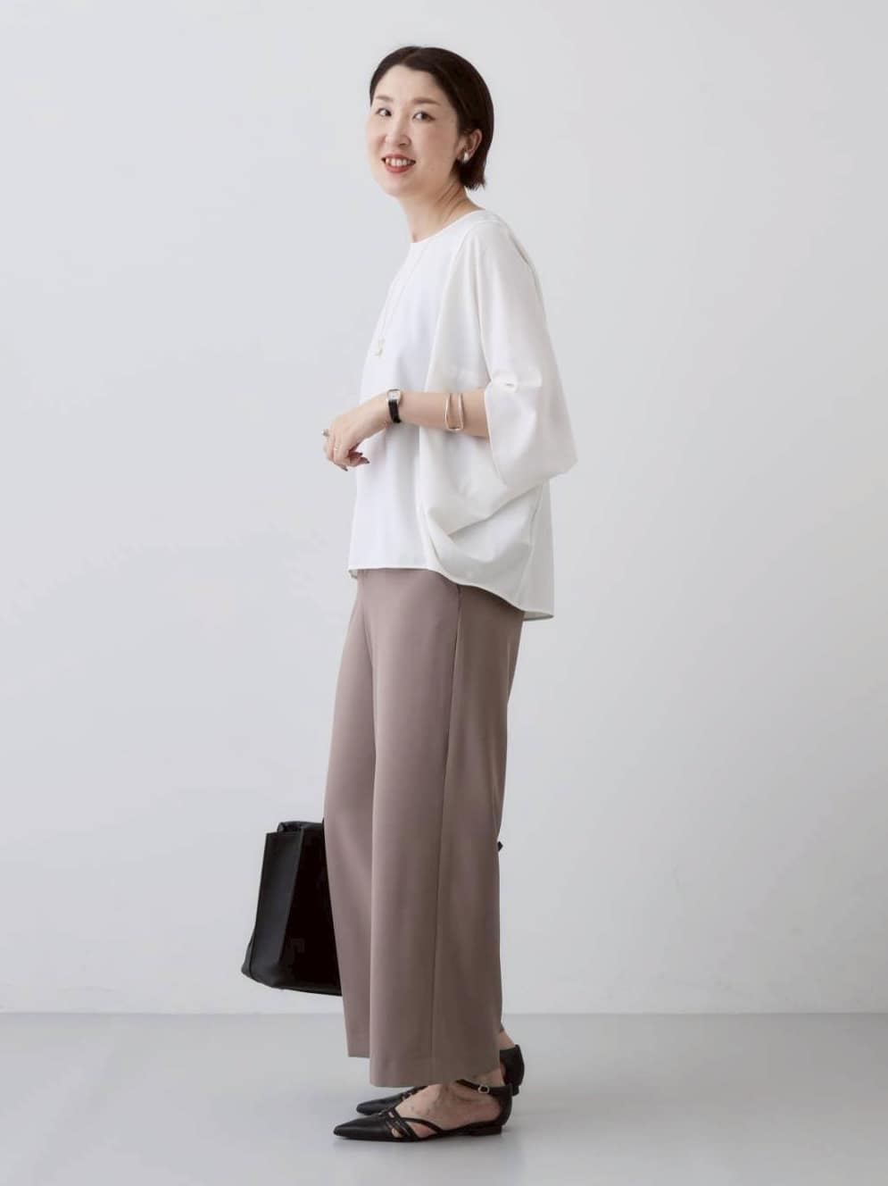 yuriさんの「INDIVI｜【体型カバー/SETUP可能】ジョーゼット　ドルマンブラウス」を使ったコーディネート