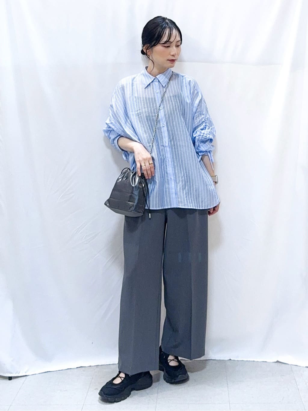 𝐇𝐢𝐫𝐨𝐦𝐢さんの「SHOO･LA･RUE｜【洗濯機可/S-LL】すっきり上品きれい見え タックワイドパンツ」を使ったコーディネート