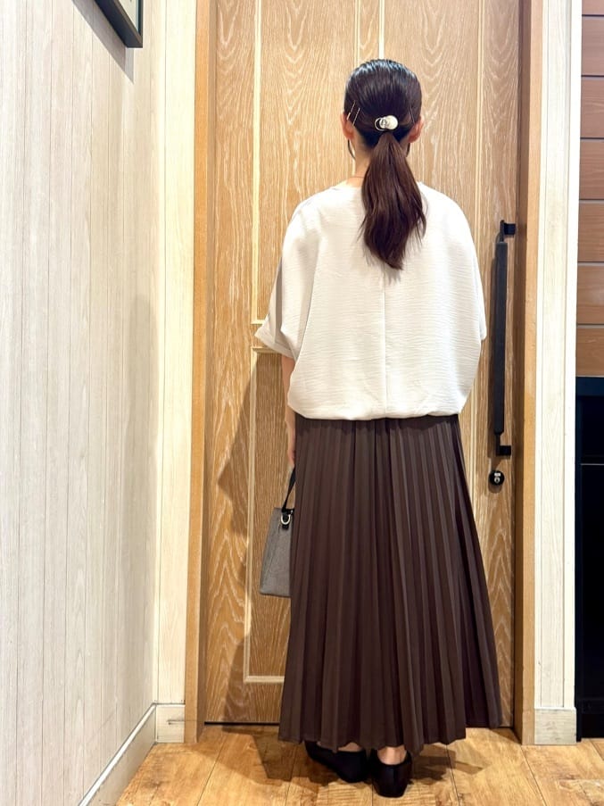 KAORIさんの「SHOO･LA･RUE｜【洗濯後しわになりにくい】さらっとタッチの 5分袖ドルマンブラウス」を使ったコーディネート