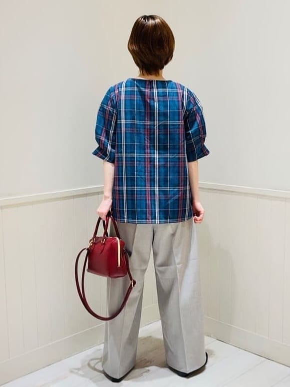 あきさんの「SHOO･LA･RUE｜【S-LL/セットアップ可/洗濯後しわになりにくい】きちんと見え タックワイドパンツ」を使ったコーディネート