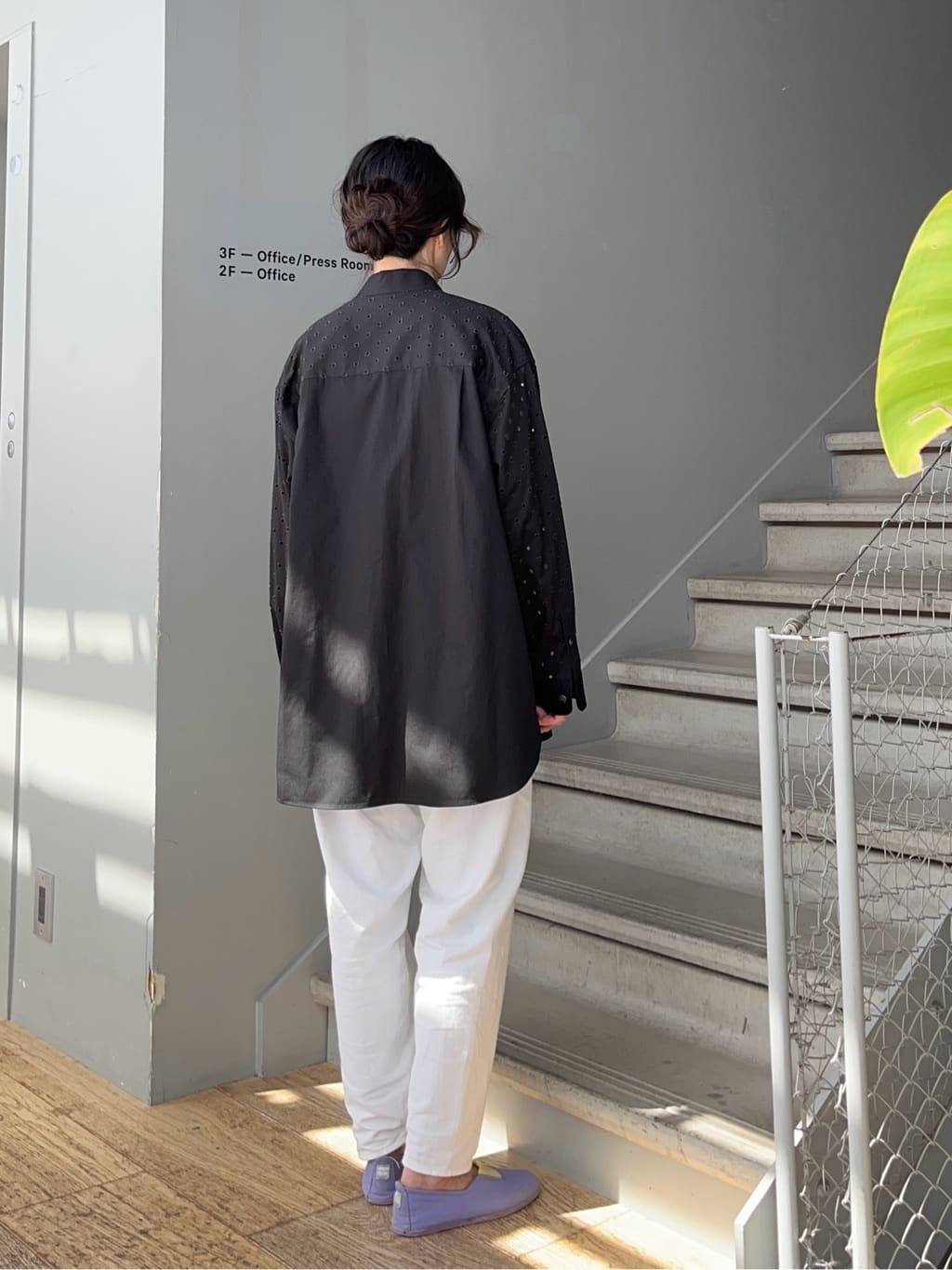 神野（jinno）さんの「TAKEO KIKUCHI｜ツイルオパールオーバーシャツ」を使ったコーディネート