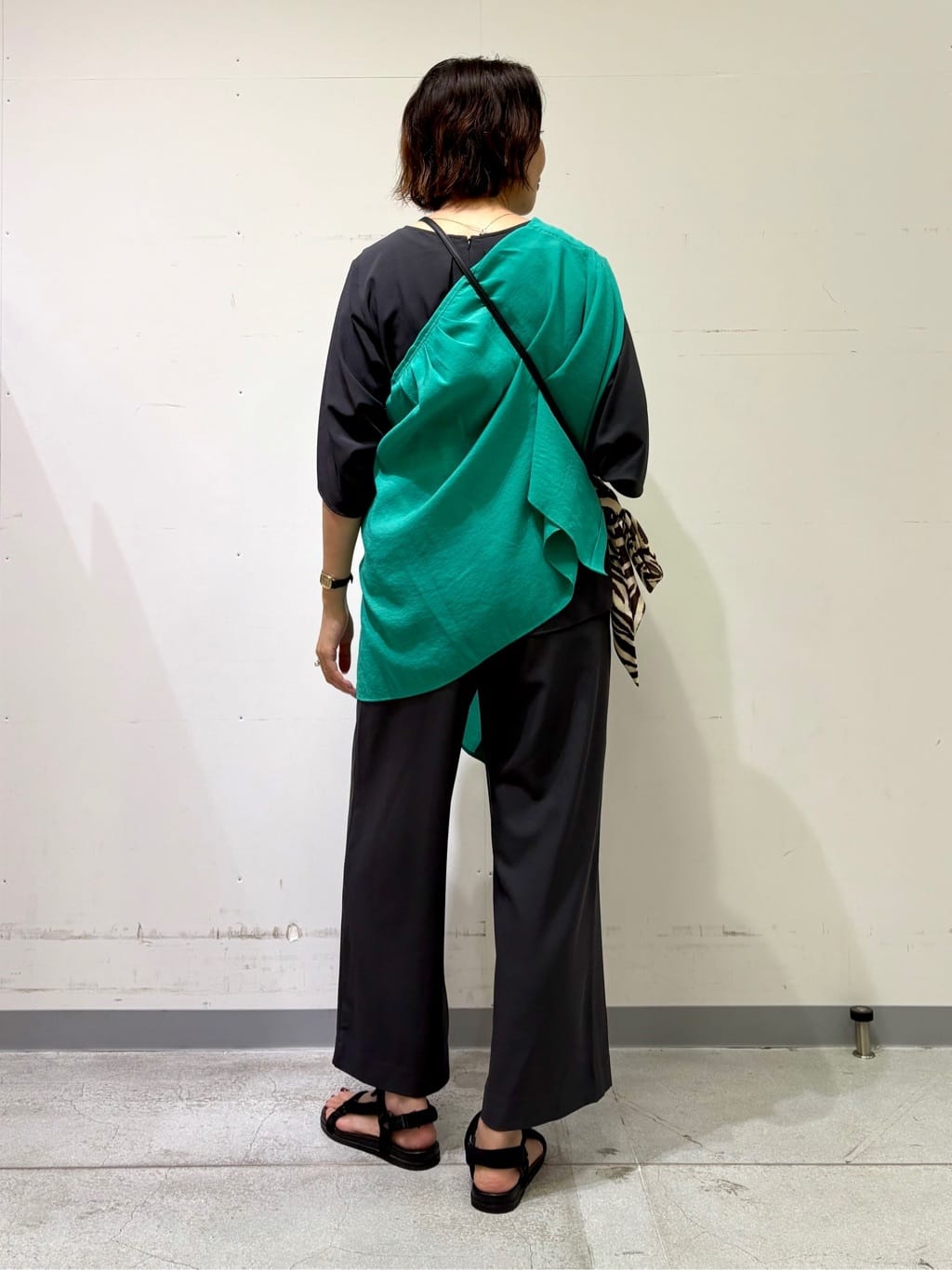 yuriさんの「INDIVI｜【体型カバー/SETUP可能】ジョーゼット　ドルマンブラウス」を使ったコーディネート