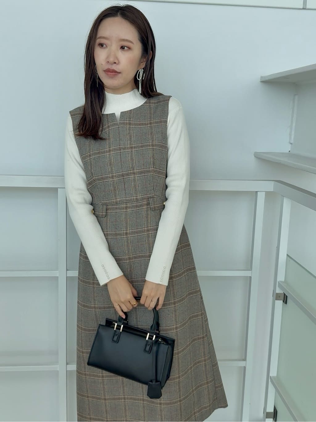teiさんの「Couture brooch｜【多機能・フェミニン】パール調リブニット」を使ったコーディネート