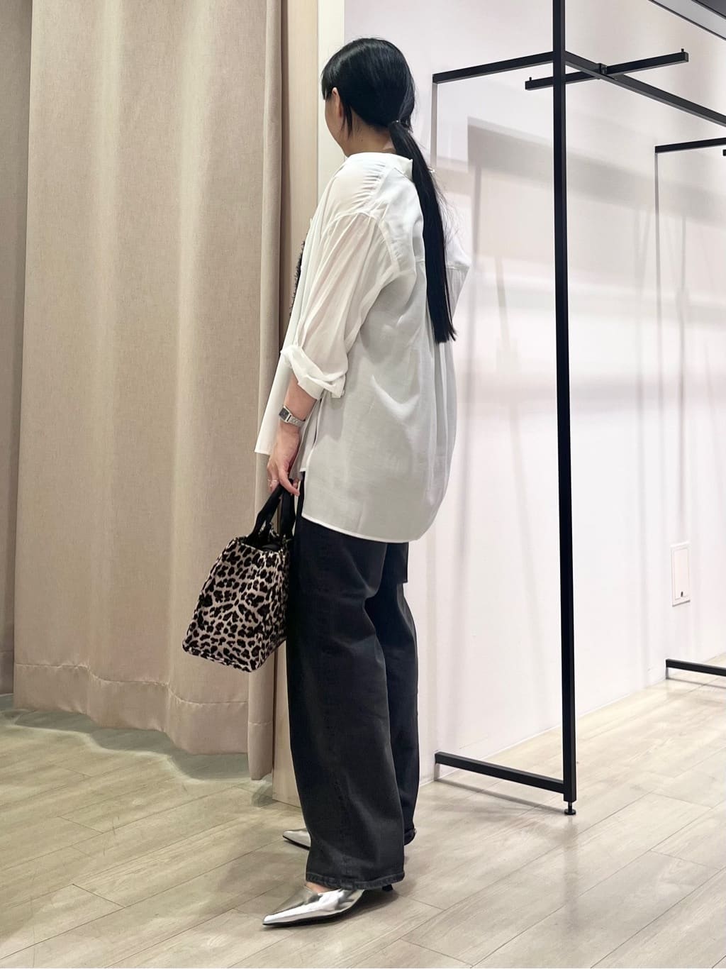 hasuさんの「INDIVI｜【体型カバー／清涼感】シアーオーバーシャツ」を使ったコーディネート