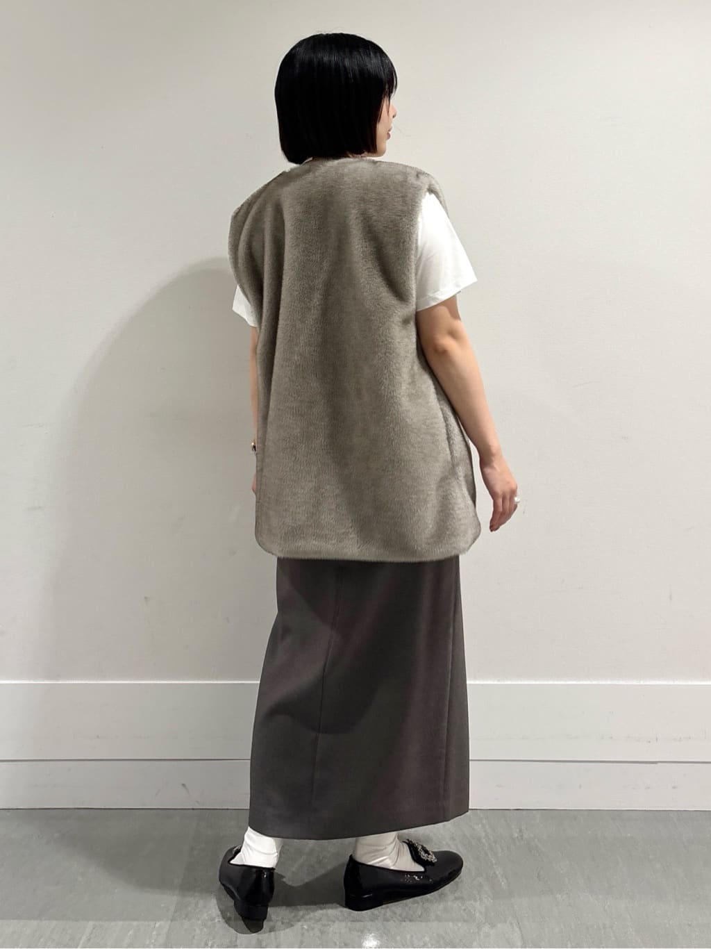モエカさんの「UNTITLED｜【トレンド/ジレ】フェイクファーベスト」を使ったコーディネート