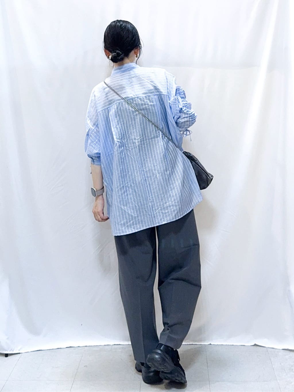 𝐇𝐢𝐫𝐨𝐦𝐢さんの「SHOO･LA･RUE｜【洗濯機可/S-LL】すっきり上品きれい見え タックワイドパンツ」を使ったコーディネート