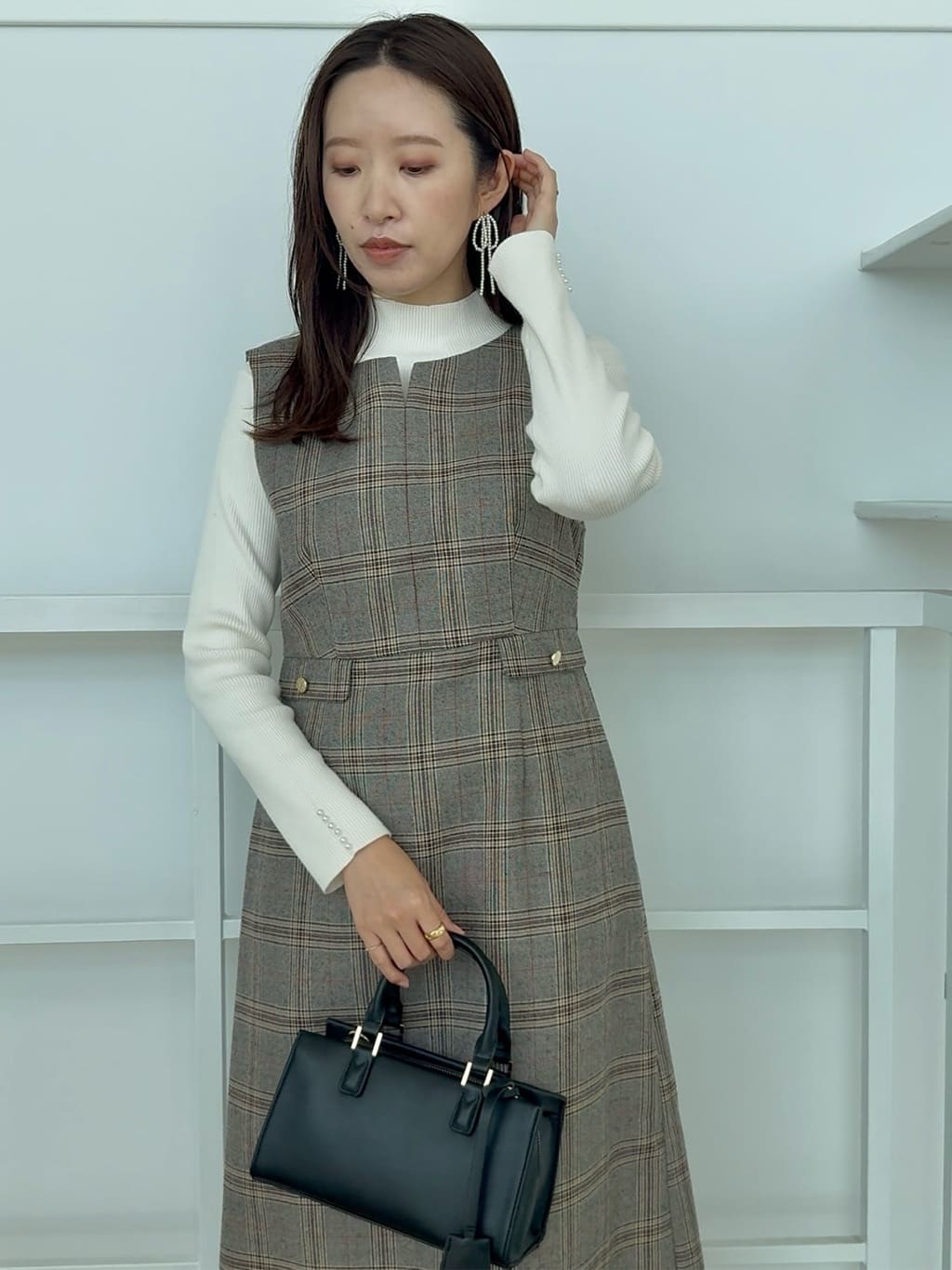 teiさんの「Couture brooch｜【多機能・フェミニン】パール調リブニット」を使ったコーディネート