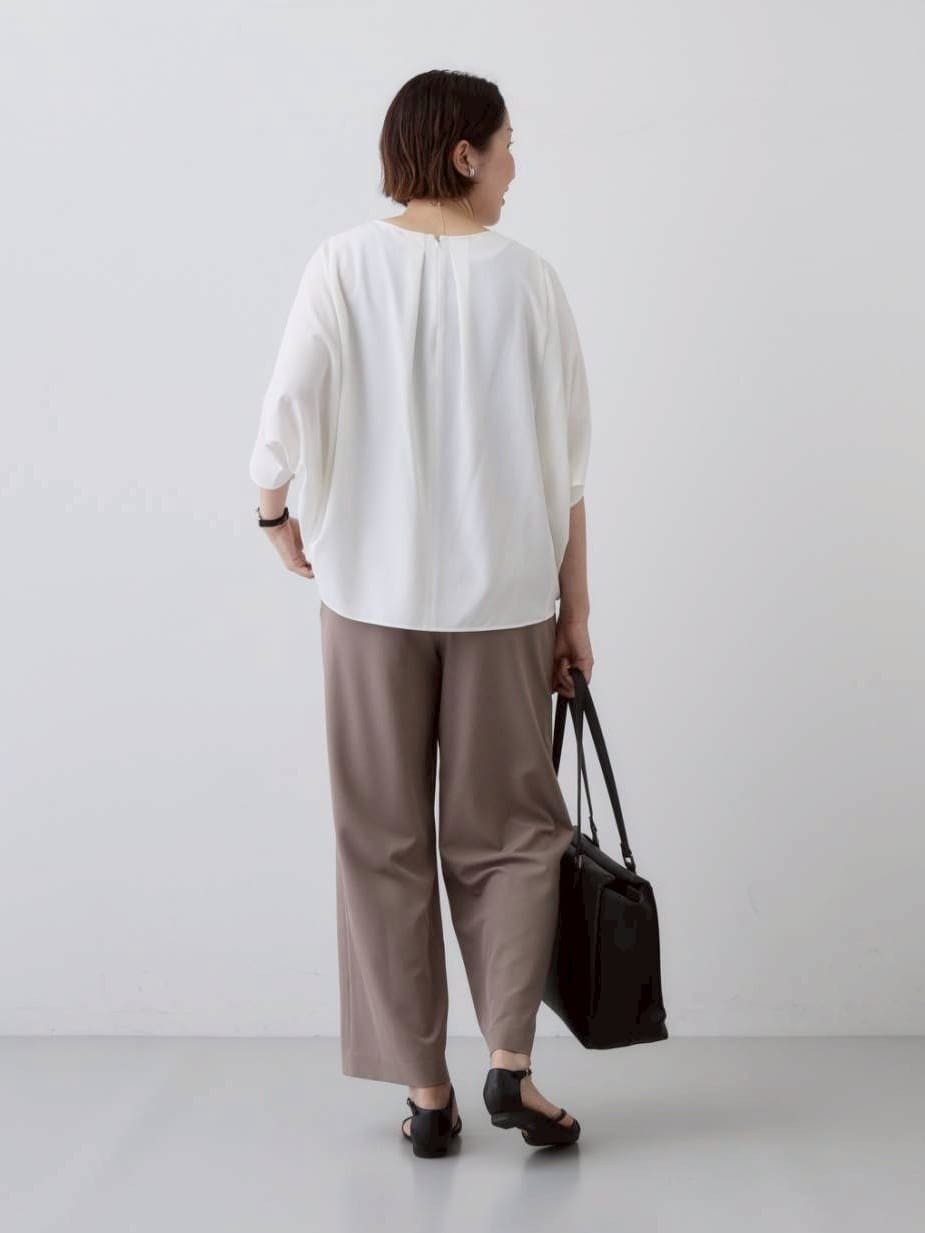 yuriさんの「INDIVI｜【体型カバー/SETUP可能】ジョーゼット　ドルマンブラウス」を使ったコーディネート