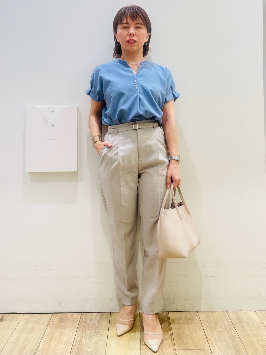 YUKOさんの「index｜ベルト付きストレッチテーパードパンツ／セットアップ可【洗濯機洗い可／吸水速乾／接触冷感】」を使ったコーディネート