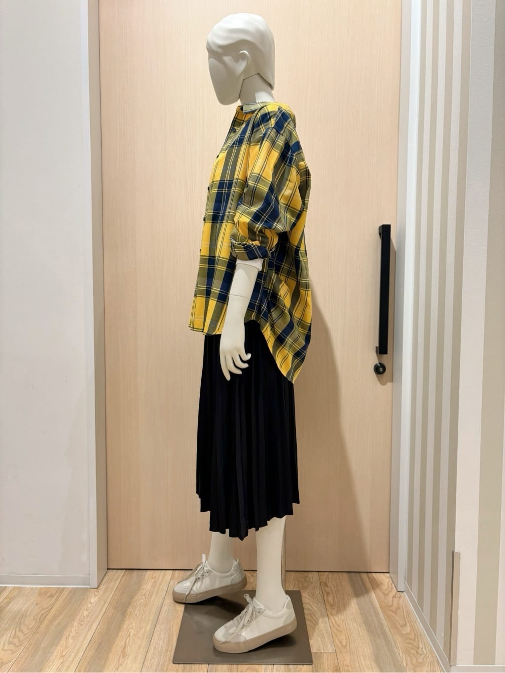 ayan oh!さんの「SHOO･LA･RUE｜【洗濯機可/S-LL】程よい抜け感 大人のチェックシャツ」を使ったコーディネート