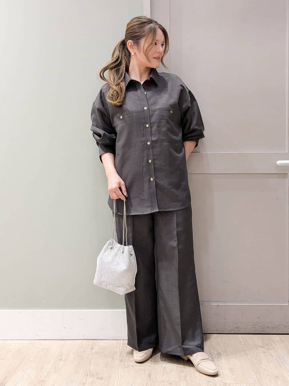 kuwawaさんの「grove｜【カセット服/選べる着丈】洗濯機で洗えるオーバーシャツ」を使ったコーディネート