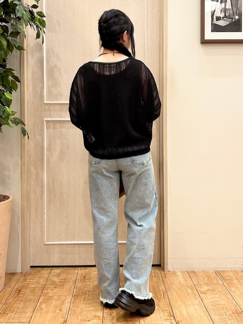 ちょたさんの「SHOO･LA･RUE｜【洗える/S-LL】季節の変わり目に 透かし柄が涼やか ジップブルゾン」を使ったコーディネート