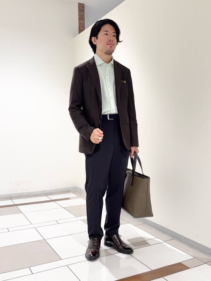 及川さんの「TAKEO KIKUCHI｜【360&deg;ストレッチ／セットアップ対応】None Of Stress ジャケット」を使ったコーディネート