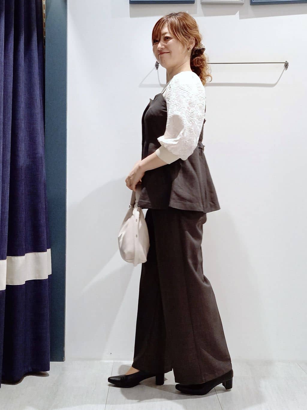 miiさんの「grove｜【二の腕カバー】繊細さと上品さをまとう袖刺繍プルオーバーニット」を使ったコーディネート