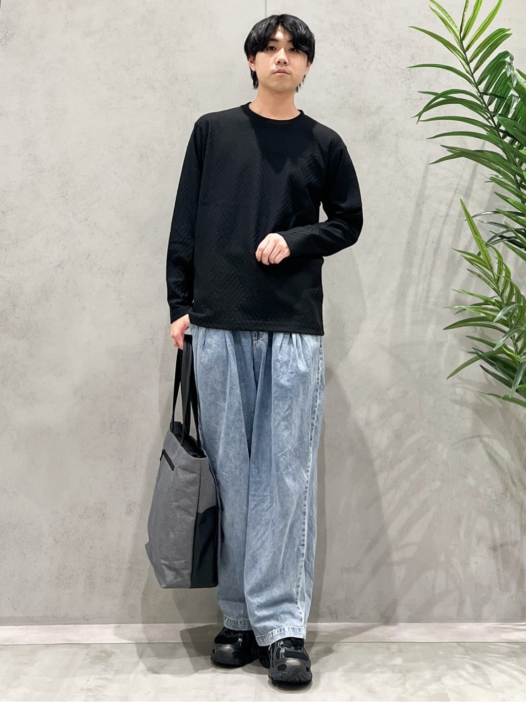 SHI-MAさんの「THE SHOP TK｜リンクスジャカード長袖Tシャツ【サスティナブル素材使用/洗濯機OK】」を使ったコーディネート