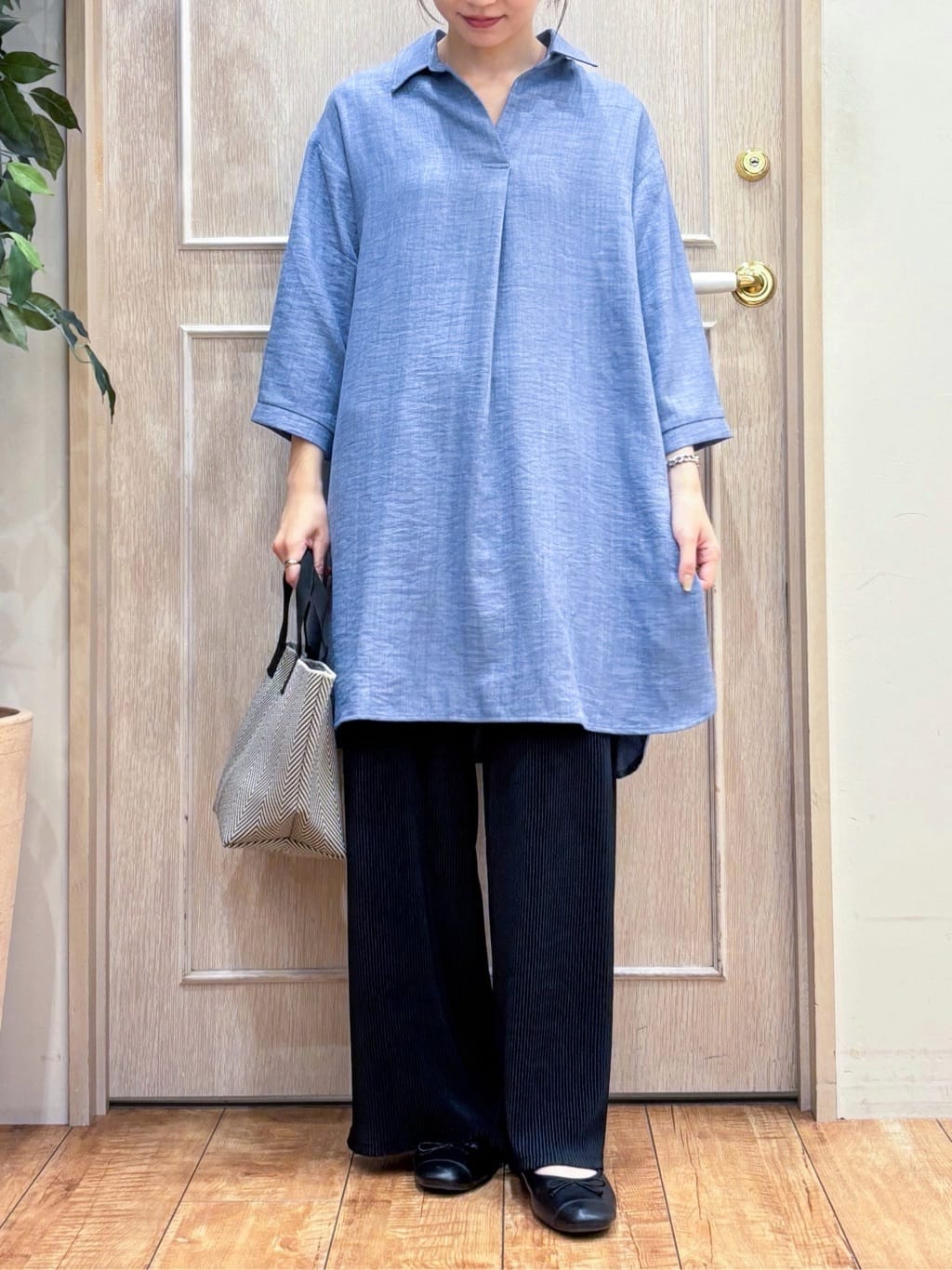 なみさんの「SHOO･LA･RUE｜【S-LL/体型カバー】さらっとしたタッチが魅力 デニムライクチュニック」を使ったコーディネート