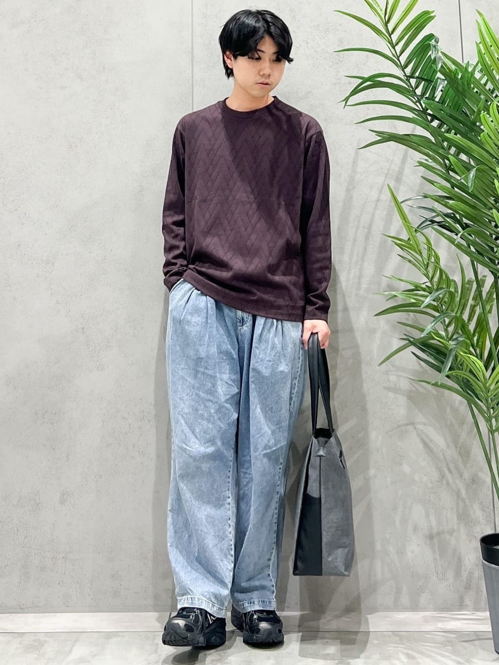 SHI-MAさんの「THE SHOP TK｜リンクスジオメトリック長袖Tシャツ【サスティナブル素材使用/洗濯機OK】」を使ったコーディネート