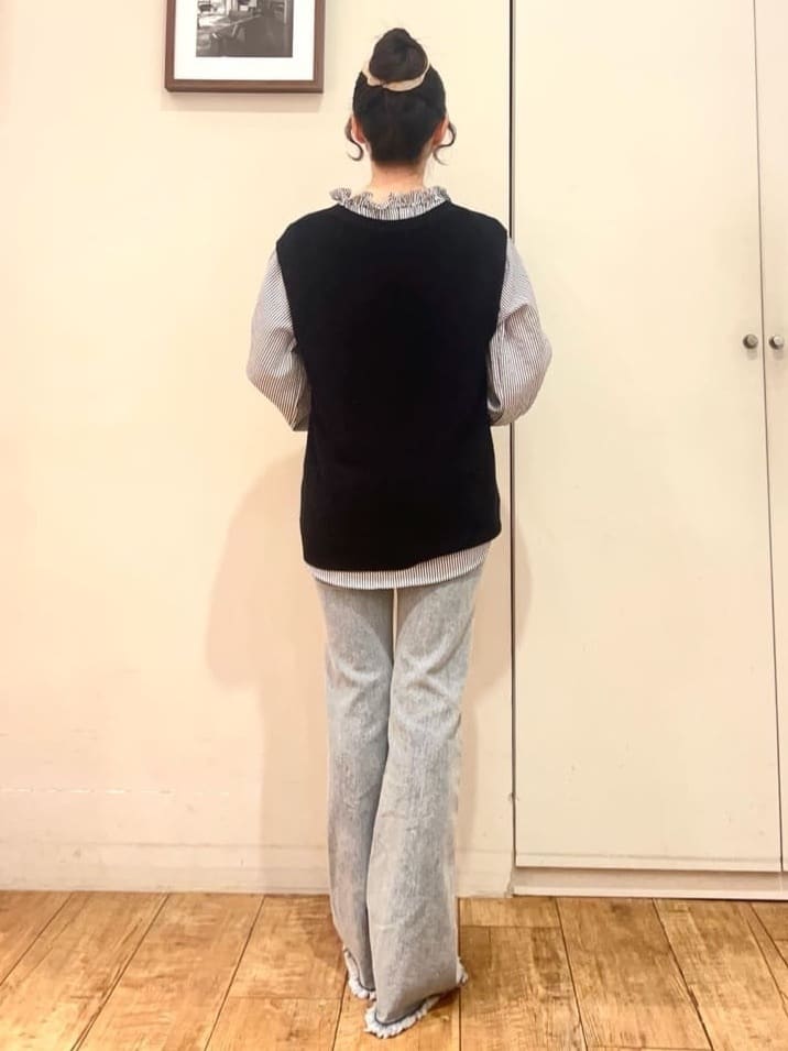 AIRIさんの「SHOO･LA･RUE｜【ひんやり/S-LL】ストレッチフレアデニム」を使ったコーディネート