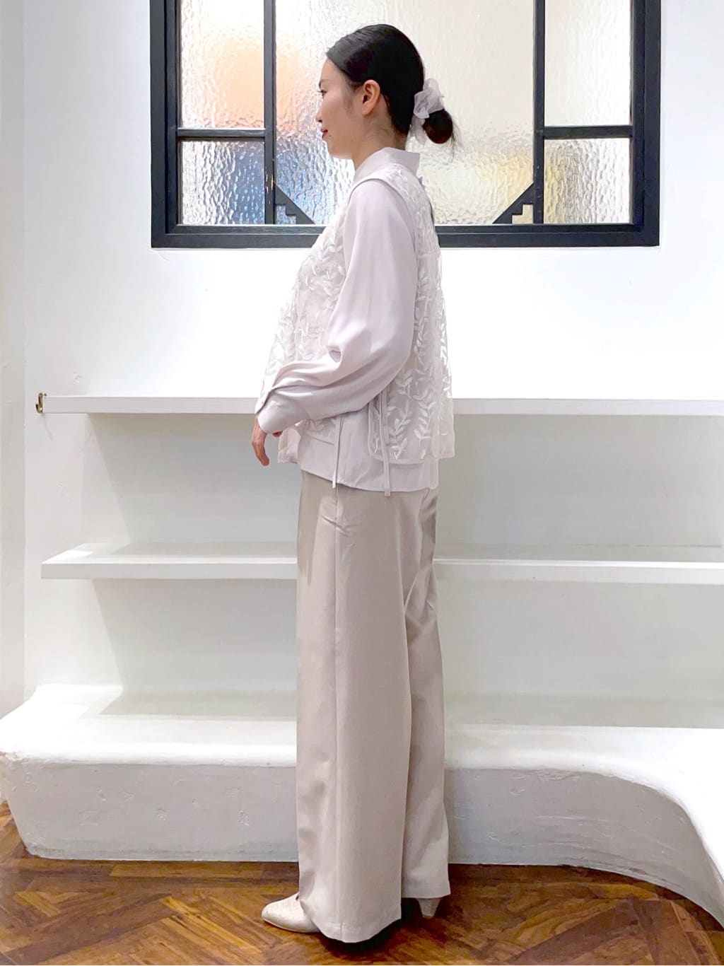 あんりさんの「grove｜リーフ刺繍スパンコールベスト＆ブラウスセット」を使ったコーディネート