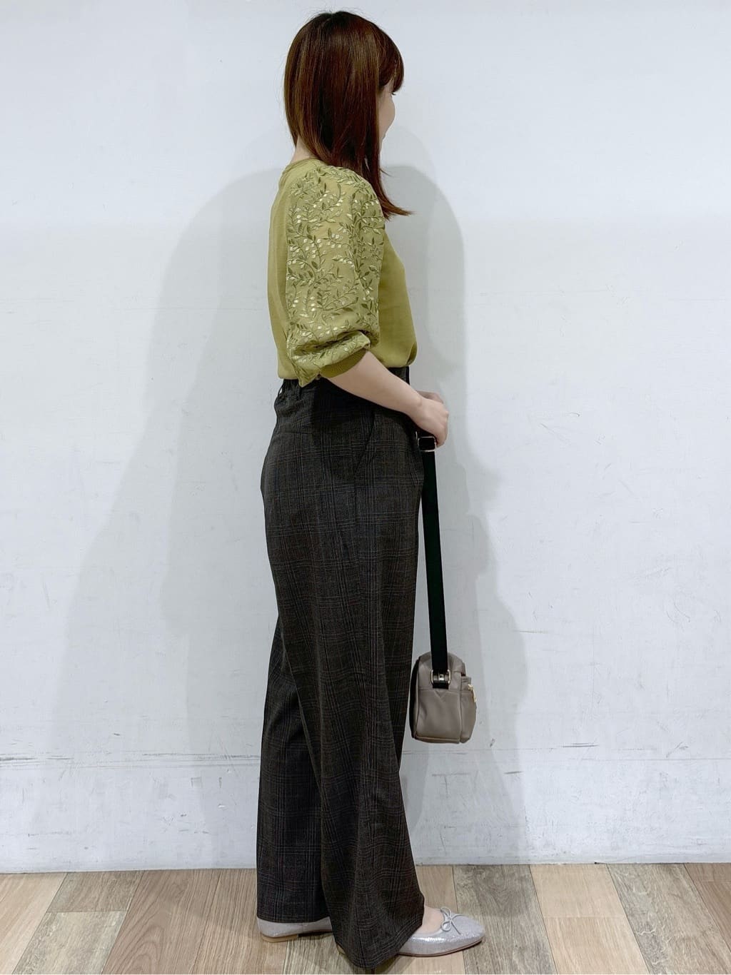 るーさんの「grove｜【二の腕カバー】繊細さと上品さをまとう袖刺繍プルオーバーニット」を使ったコーディネート