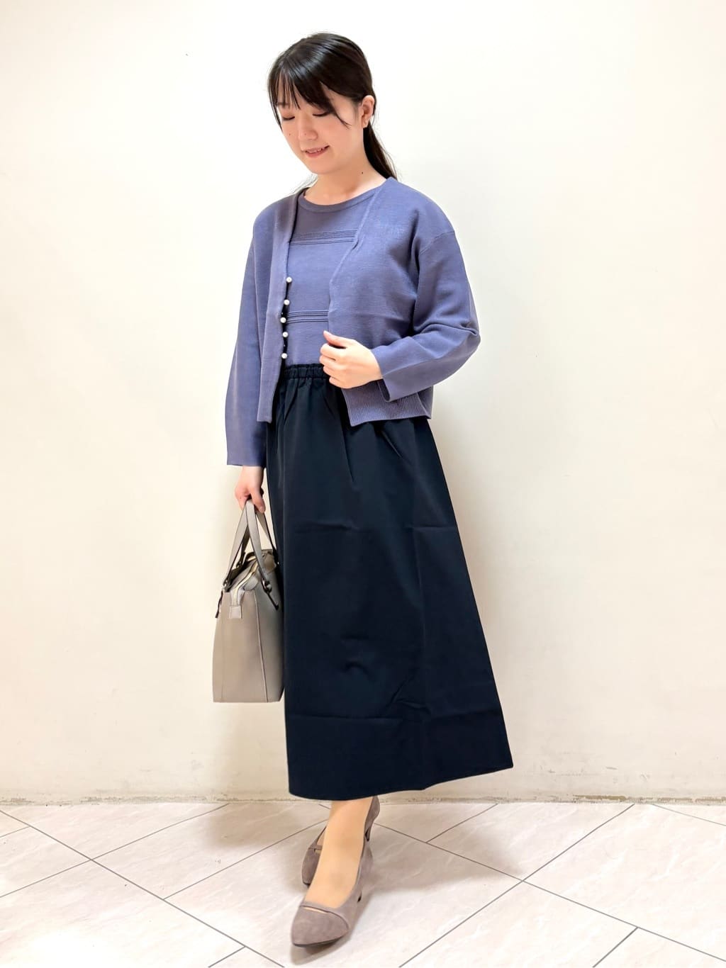 mikiさんの「Reflect｜【軽い羽織に◎／セットアップ可】パール調ボタン付きカーディガン」を使ったコーディネート