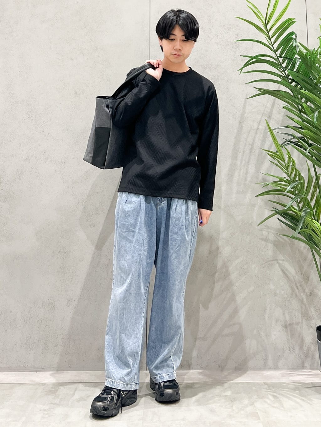 SHI-MAさんの「THE SHOP TK｜リンクスジャカード長袖Tシャツ【サスティナブル素材使用/洗濯機OK】」を使ったコーディネート