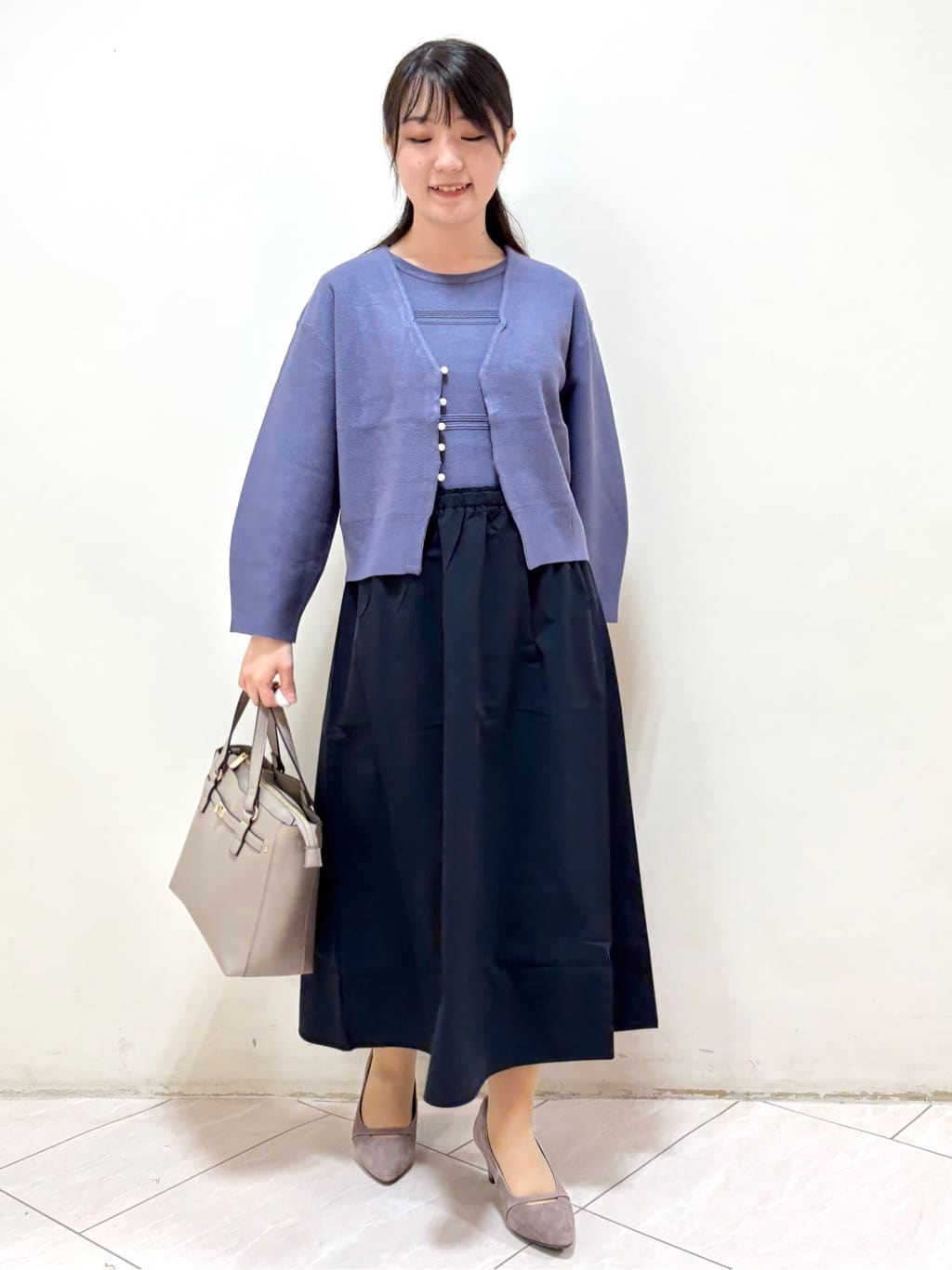 mikiさんの「Reflect｜【軽い羽織に◎／セットアップ可】パール調ボタン付きカーディガン」を使ったコーディネート