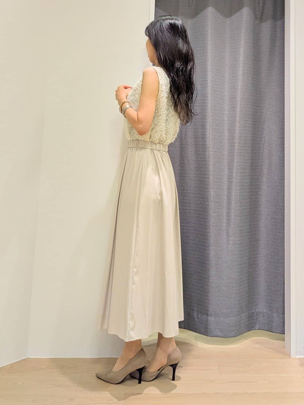 miiさんの「INDIVI｜レザー調ギャザースカート」を使ったコーディネート