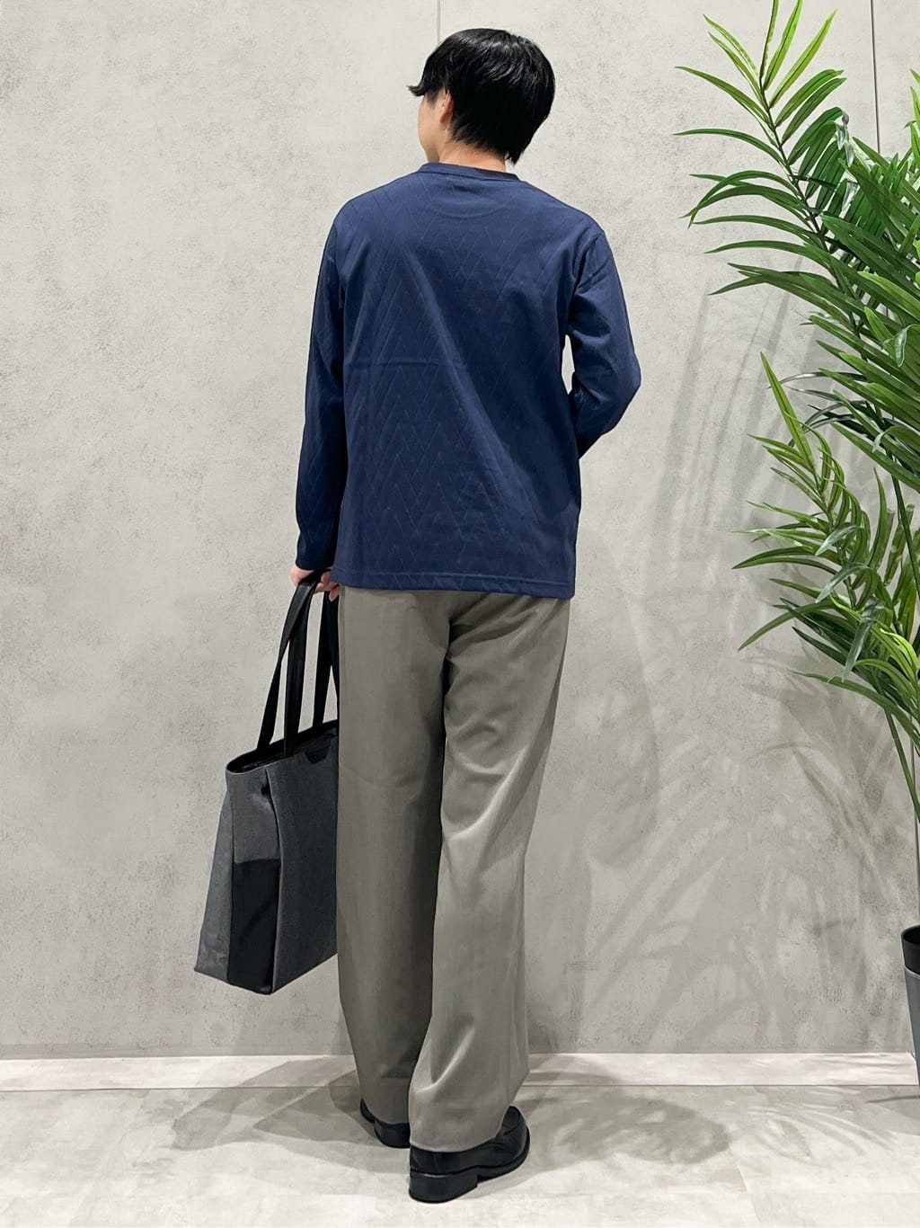 SHI-MAさんの「THE SHOP TK｜リンクスジオメトリック長袖Tシャツ【サスティナブル素材使用/洗濯機OK】」を使ったコーディネート