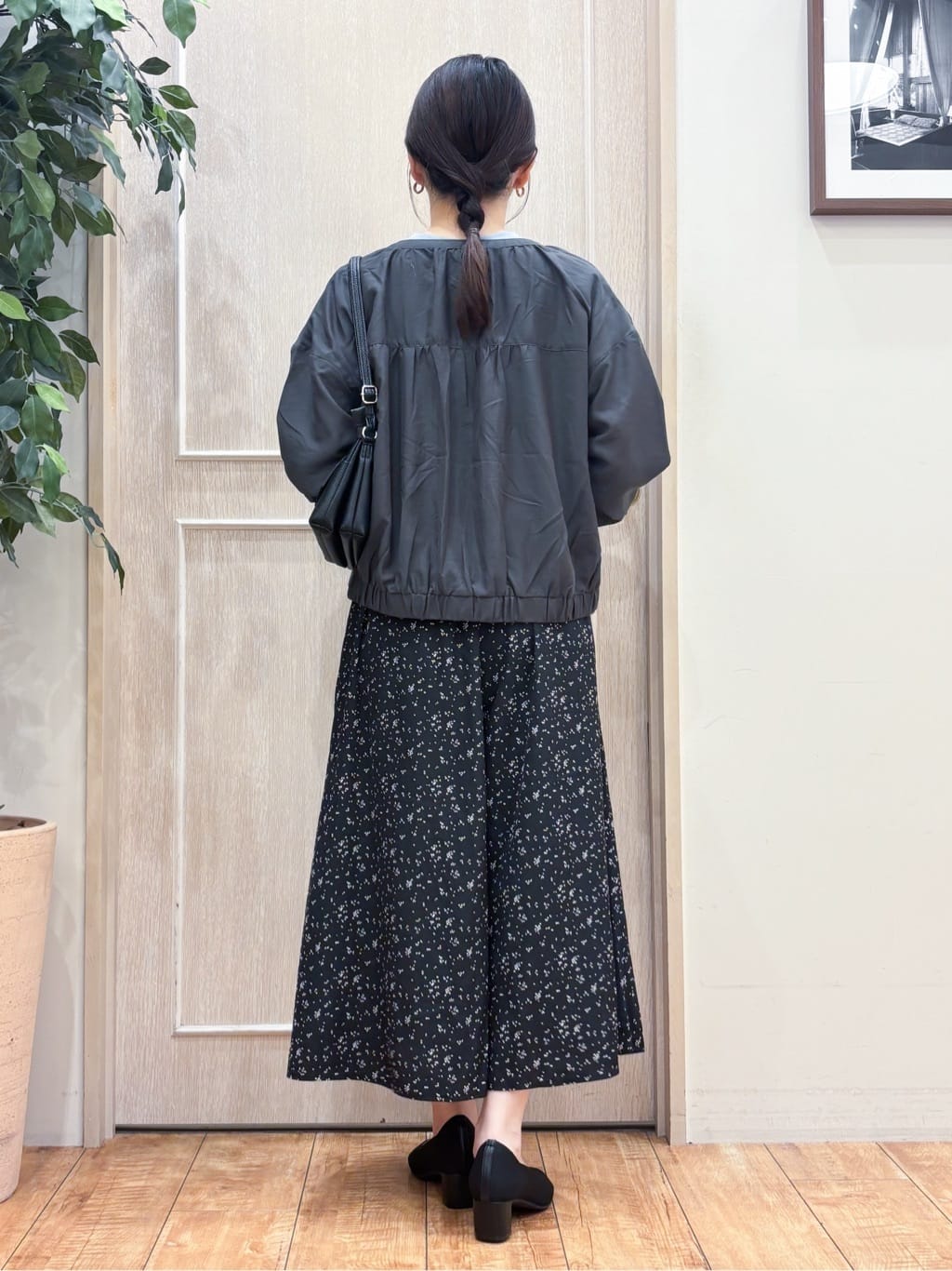 なみさんの「SHOO･LA･RUE｜【S-LL】寒暖差のある時期に 大人上品なシアーブルゾン」を使ったコーディネート