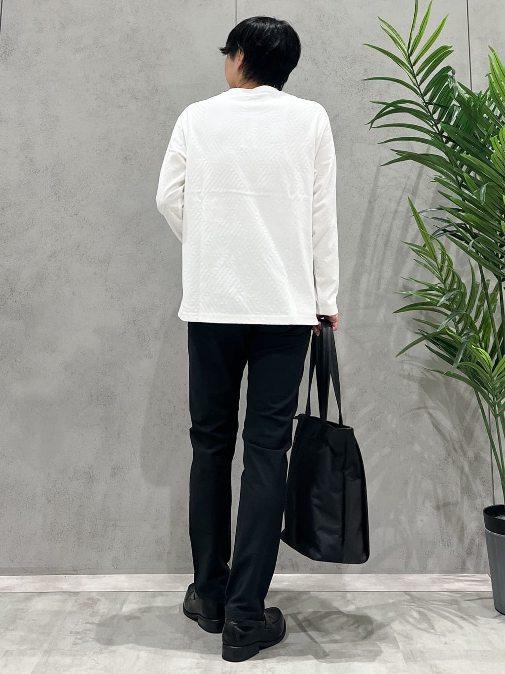 SHI-MAさんの「THE SHOP TK｜リンクスジャカード長袖Tシャツ【サスティナブル素材使用/洗濯機OK】」を使ったコーディネート